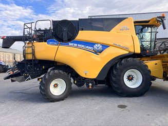 Moissonneuse batteuse New Holland CR 7.90 - 1
