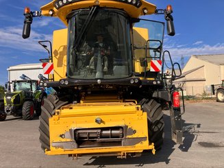 Moissonneuse batteuse New Holland CR 7.90 - 2
