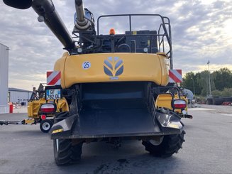 Moissonneuse batteuse New Holland CR 7.90 - 3