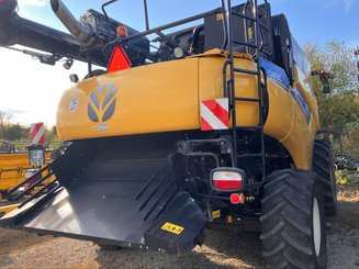 Moissonneuse batteuse New Holland CR 8.90 - 2