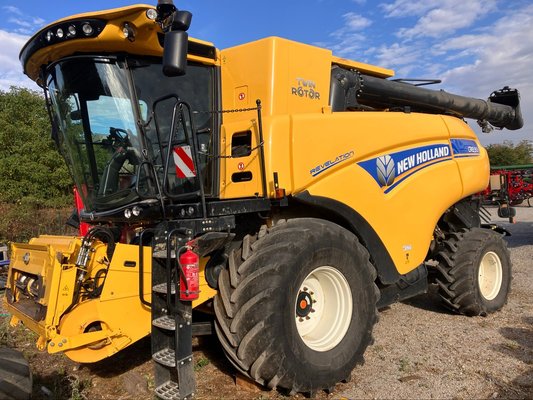 Moissonneuse batteuse New Holland CR 8.90 - 1