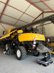 Moissonneuse batteuse New Holland CR 8.80 - 1