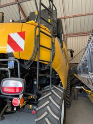 Moissonneuse batteuse New Holland CR 8.80 - 2