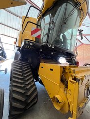 Moissonneuse batteuse New Holland CR 8.80 - 7