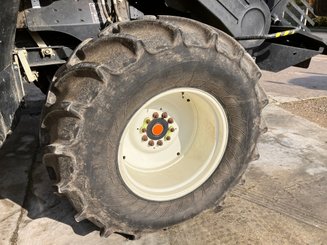 Moissonneuse batteuse New Holland CR 8.90 - 12