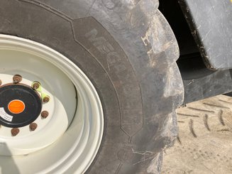 Moissonneuse batteuse New Holland CR 8.90 - 11