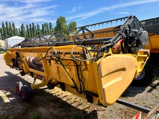 Moissonneuse batteuse New Holland CR 8070 - 18