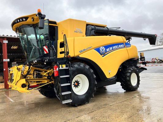 Moissonneuse batteuse New Holland CR7.90 - 1