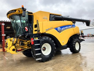 Moissonneuse batteuse New Holland CR7.90 - 1