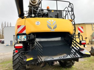 Moissonneuse batteuse New Holland CR7.90 - 5