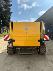 Presse à balles rondes New Holland RB 125 - 7