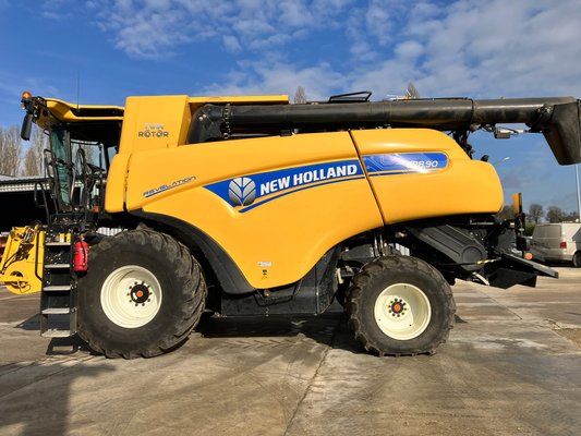 Moissonneuse batteuse New Holland CR 8.90 - 1