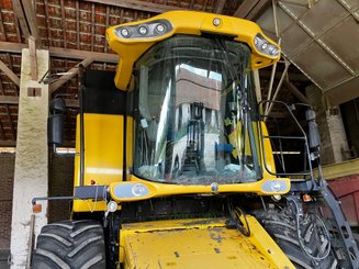 Moissonneuse batteuse New Holland CSX 7080 - 1