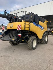 Moissonneuse batteuse New Holland CR 8.80 - 1