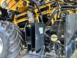 Moissonneuse batteuse New Holland CR7.90 - 8