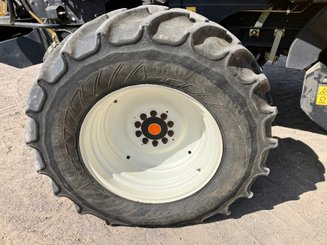 Moissonneuse batteuse New Holland CR 8070 - 10
