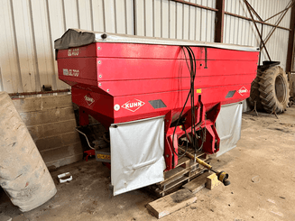 Distributeur d'engrais Kuhn Axera M 1101 - 5