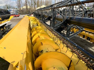 Moissonneuse batteuse New Holland CR 8.90 - 15
