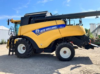 Moissonneuse batteuse New Holland CR 8070 - 1