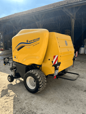 Presse à balles rondes New Holland RB 125 - 1