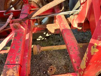 Distributeur d'engrais Kuhn AXERA MW 1102 - 4