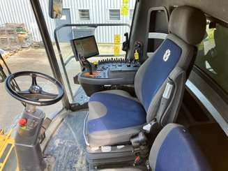 Moissonneuse batteuse New Holland CR 8.90 - 5