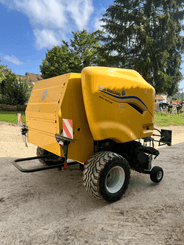 Presse à balles rondes New Holland RB 125 - 6