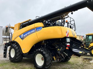 Moissonneuse batteuse New Holland CR7.90 - 3