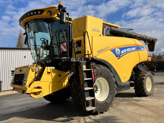 Moissonneuse batteuse New Holland CR 8.90 - 2