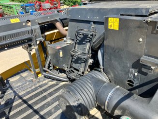Moissonneuse batteuse New Holland CR 8070 - 6