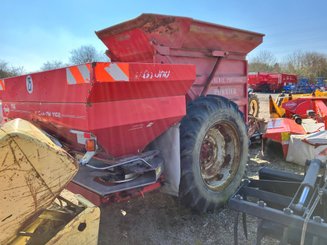 Distributeur d'engrais Kuhn AXERA MW 1102 - 1