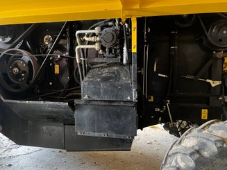 Moissonneuse batteuse New Holland CSX 7080 - 10