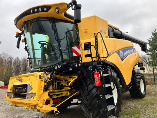 Moissonneuse batteuse New Holland CR7.90 - 1