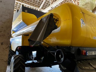 Moissonneuse batteuse New Holland CSX 7080 - 4