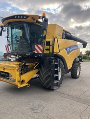 Moissonneuse batteuse New Holland CR 8.80 - 1