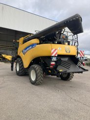 Moissonneuse batteuse New Holland CR 8.80 - 2