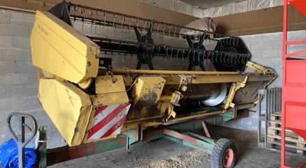 Moissonneuse batteuse New Holland TX 32 - 2