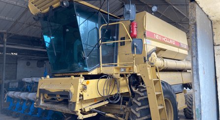 Moissonneuse batteuse New Holland TX 32 - 1