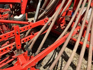 Semoir en ligne conventionnel Kuhn VENTA AL402 - 4