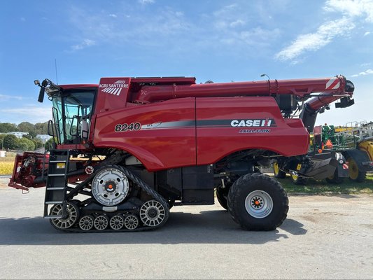 Moissonneuse batteuse Case IH 8240 - 1
