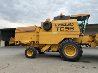 Moissonneuse batteuse New Holland TC 56 - 1