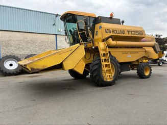 Moissonneuse batteuse New Holland TC 56 - 2