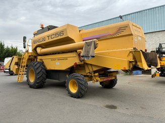 Moissonneuse batteuse New Holland TC 56 - 8